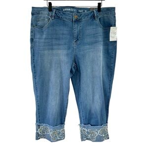 AVENUE Blue Jean Embroidered Capri Jeans NEW 18